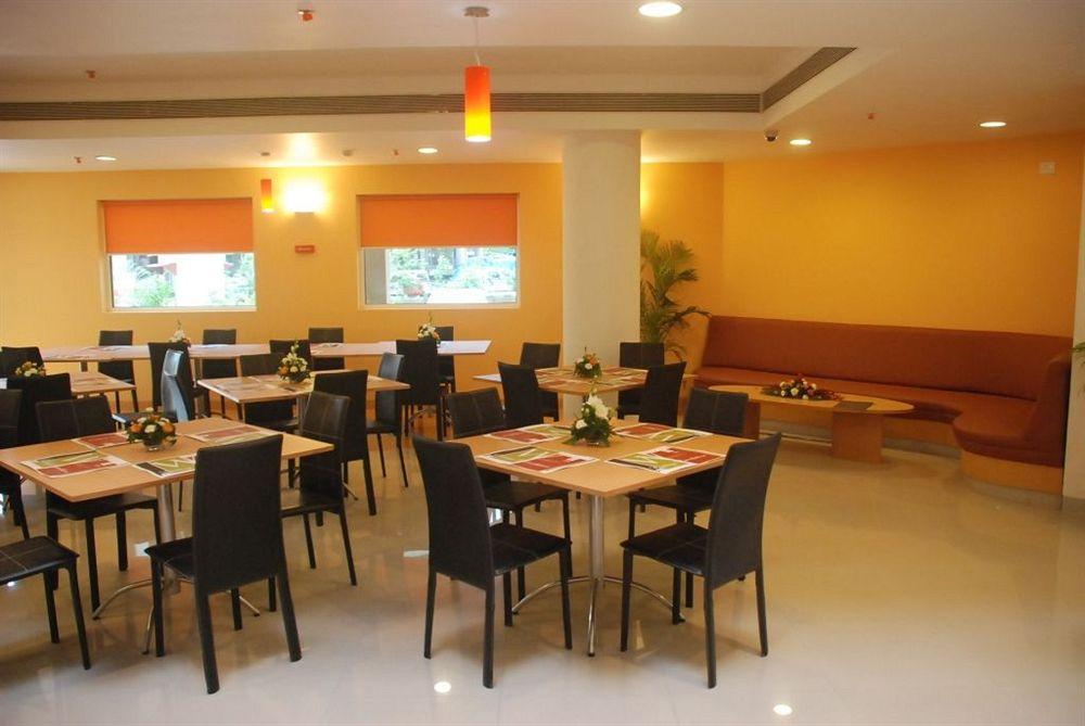 Chennai酒店 餐厅 照片